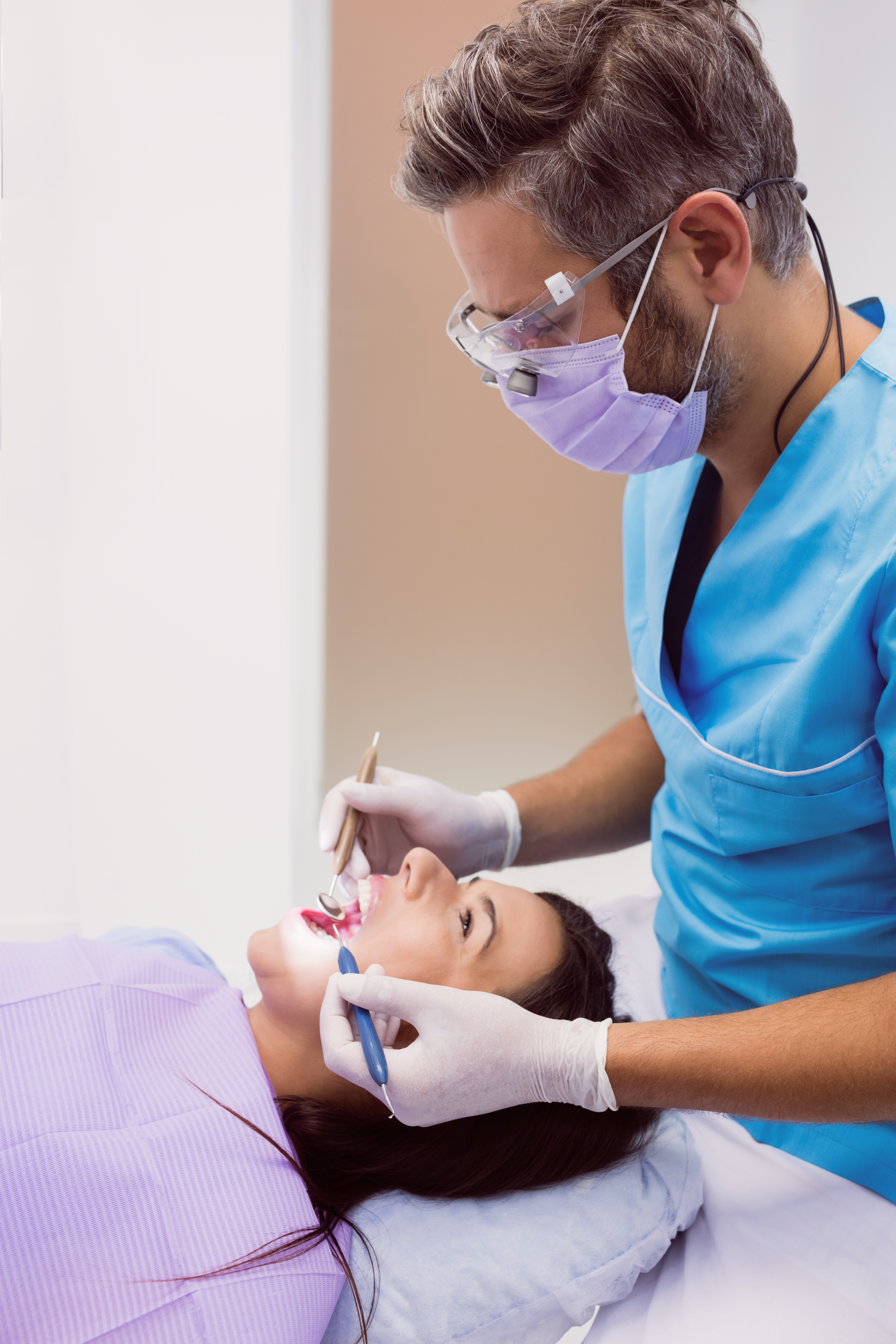 Teeth Whitening & Aesthetic Restoration